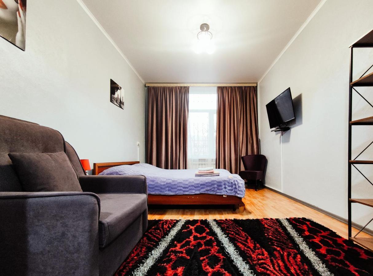 Nadezhda Apartments On Abylay Khan Ave 121 Almaty Extérieur photo