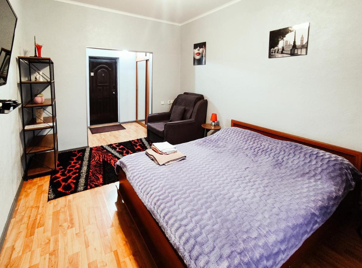 Nadezhda Apartments On Abylay Khan Ave 121 Almaty Extérieur photo