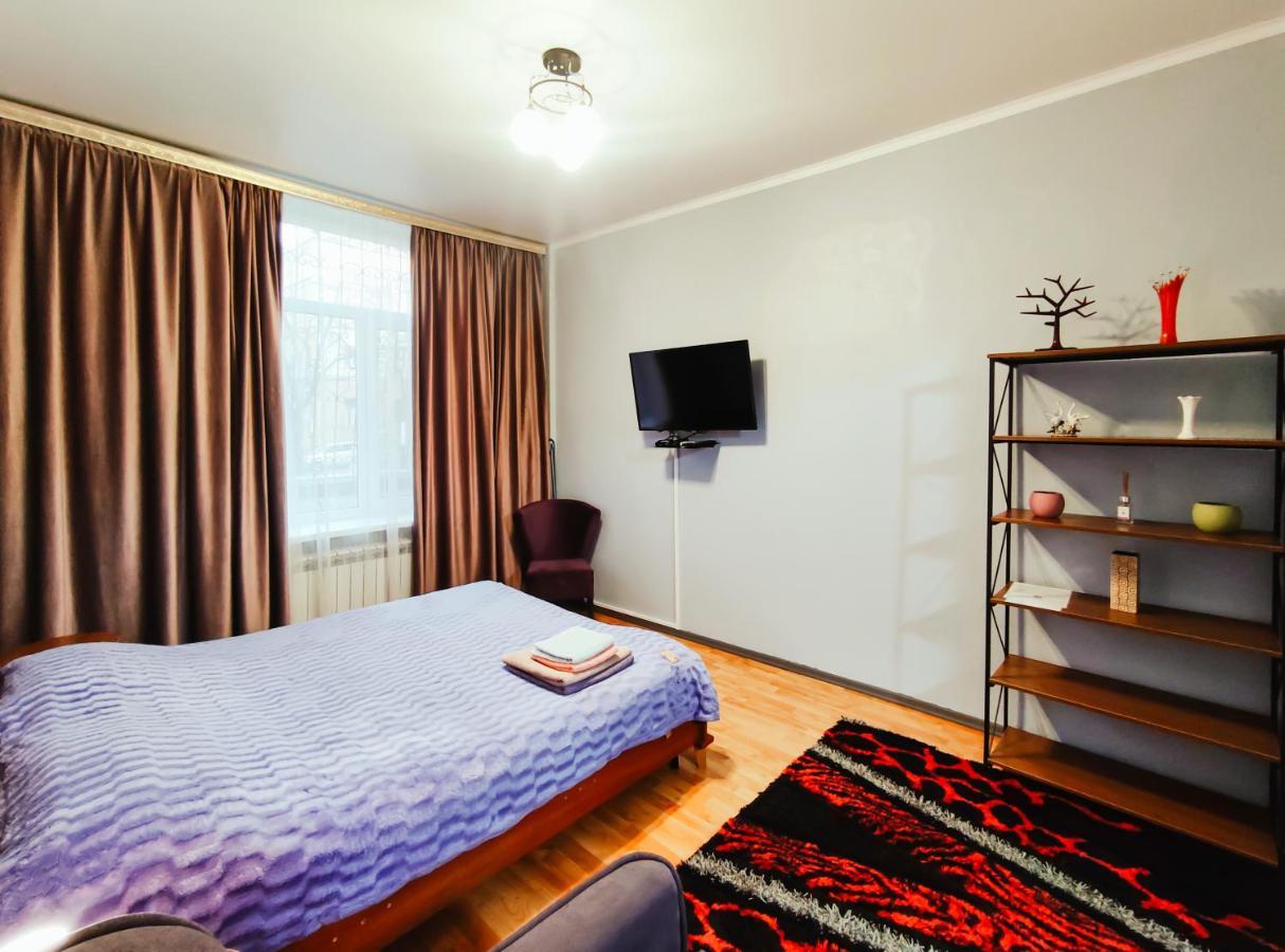 Nadezhda Apartments On Abylay Khan Ave 121 Almaty Extérieur photo