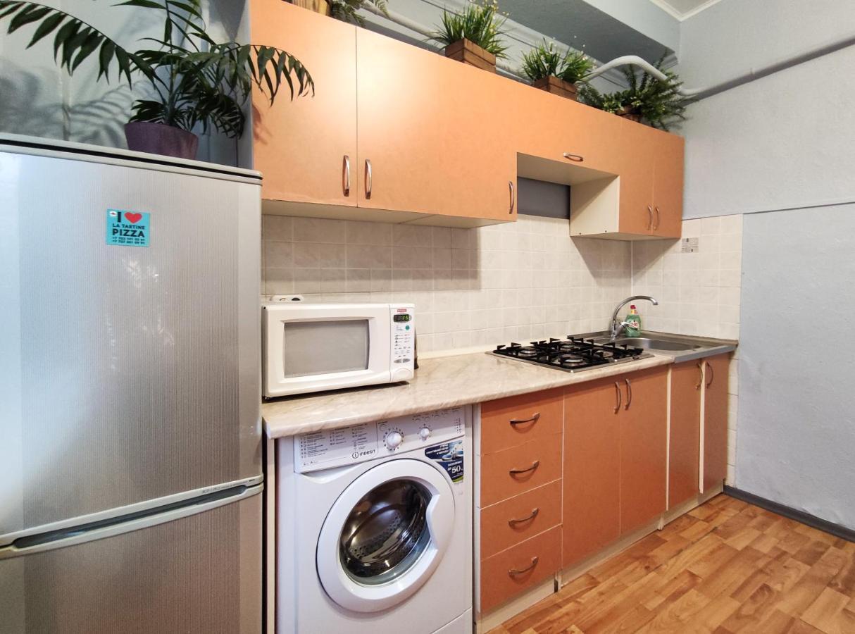 Nadezhda Apartments On Abylay Khan Ave 121 Almaty Extérieur photo